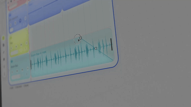 Dragging a fade curve on an audio clip's waveform